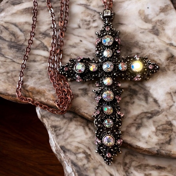 Cross pendant pink and clear rhinestones in a warm rose stainless steel setting - Picture 8 of 15